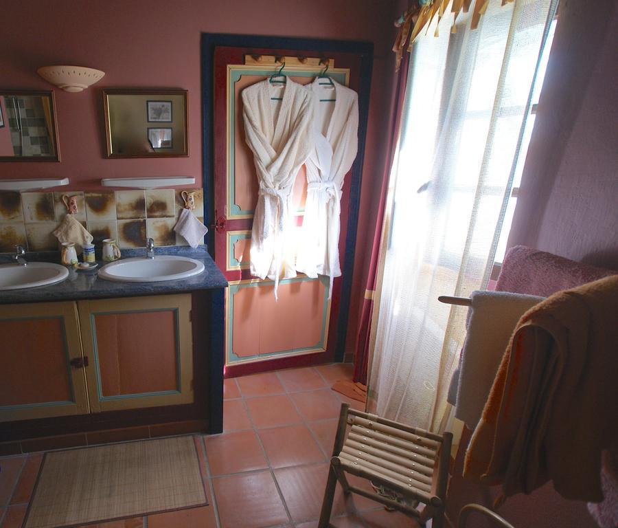 Les Chimeres Puylaroque Habitación foto